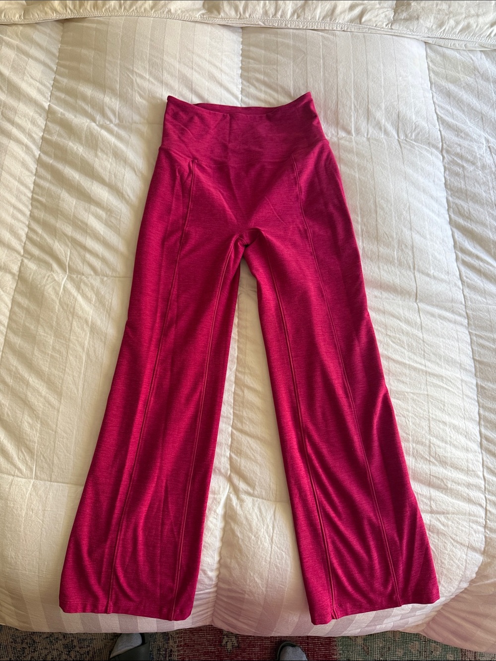 Beyond Yoga High-Waist Wide-Leg Leggings - Magenta